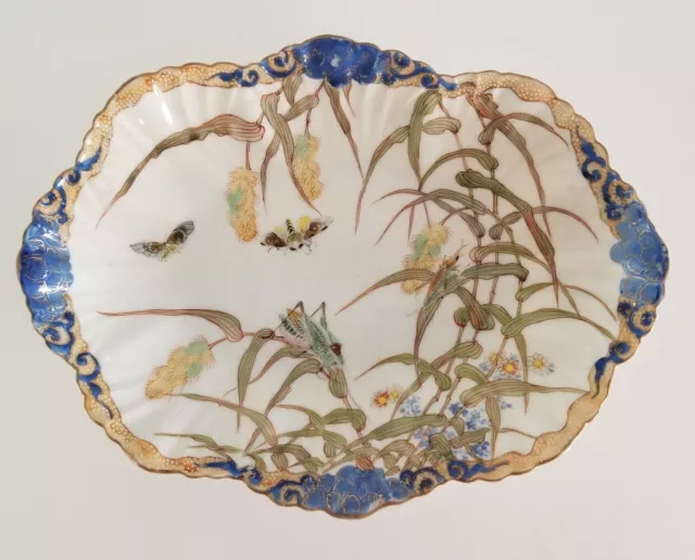 Antiguo tazón chino pintado a mano de la década de 1890 plato saltamontes cricket floral firmado