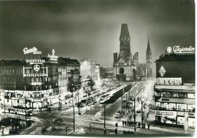 Foto-AK BERLIN Kurfürstendamm, Nacht, Straßenbahn, Ruine Gedächtniskirche 50er