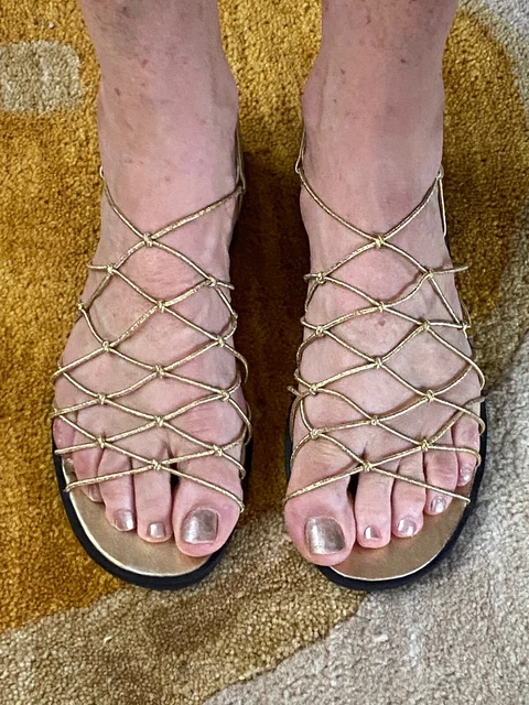 Amanda Smith Gold Stretch Corded Sandals Womens 8 Gold Slip On Strappy Shoes