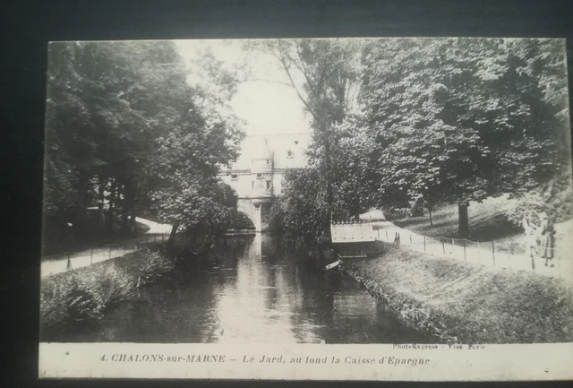 CPA 51 CHALONS SUR MARNE - Le jard au fond la caisse d'epargne