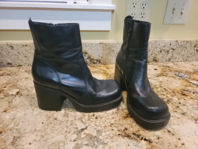Vintage 90's Y2K 9 & Co Black Leather Platform Chunky Boots.  Women's SZ 9M.