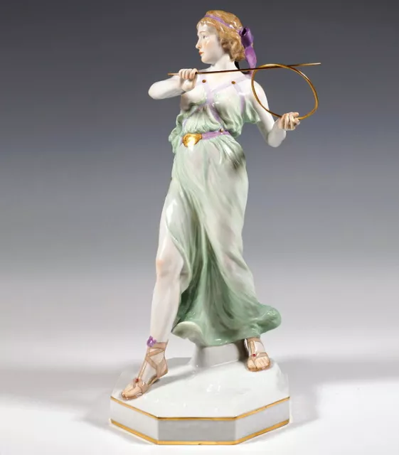 Meissen Figur Die Reifenspielerin Young Lady Ring Thrower  Mnr: A235  H: 39 Cm