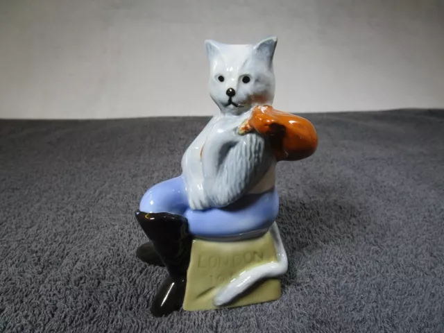 Wade Collectors Club 1997 Puss In Boots Dick Whittington Cat Figurine