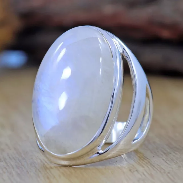 Grande anello ovale da uomo di design in argento con pietra di luna...