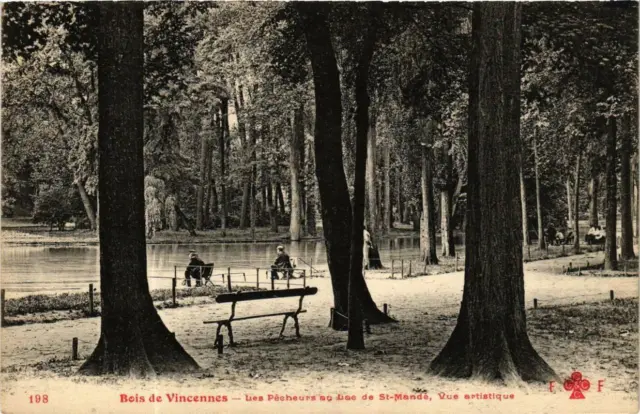 CPA PARIS 12th Bois de Vincennes. Les pecheurs au Lac de St-Mandé (573457)