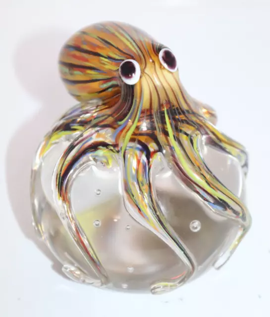 Großer exclusiv Glas Briefbeschwerer Paperweight mit Krake , 10cm , 900gr. /"656