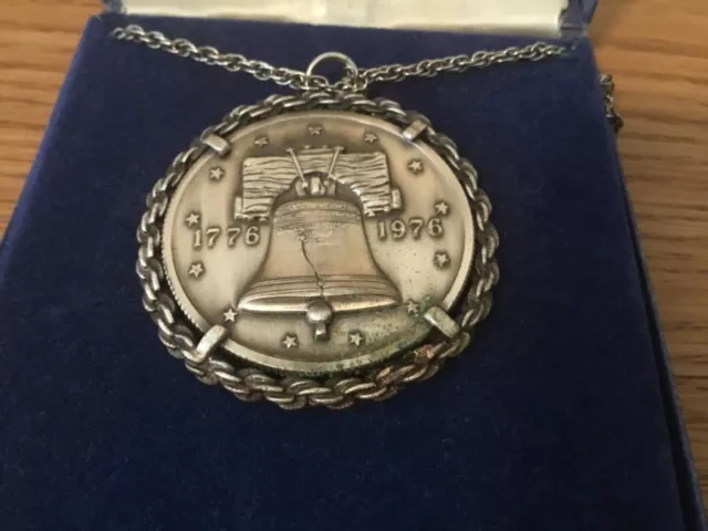 US 1976 BICENTENNIAL Medallion Necklace With Liberty Bell And Eagle 23 ...