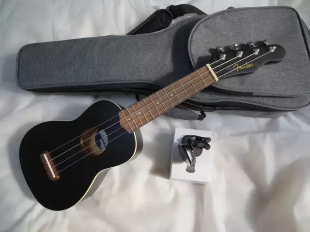 Fender Soprano Ukulele And Case Clip Tuner Set
