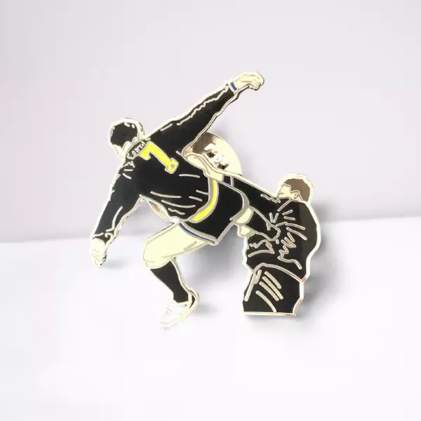 Manchester United Eric Cantona "Kung-Fu Kick" Badge