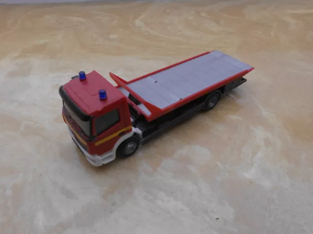 1:87 Herpa Mercedes Benz Atego Abschleppwagen Feuerwehr