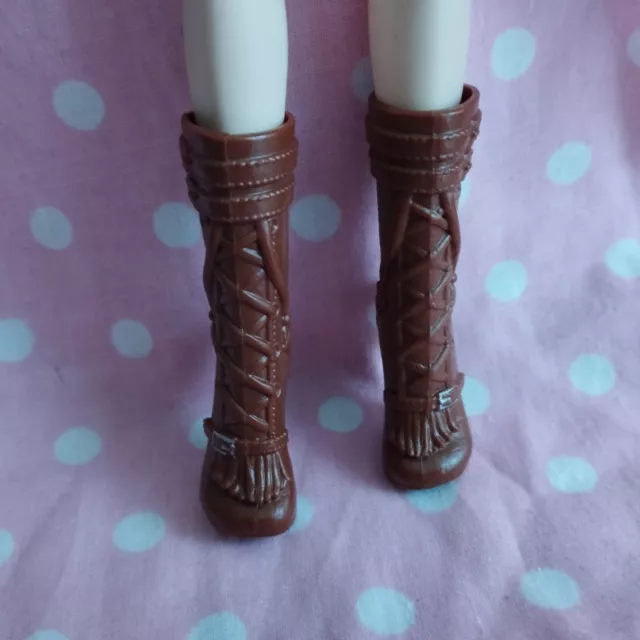 Ever After High Bottes Cerise Hood Chaperon Rouge