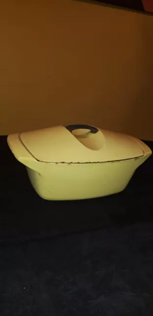 cocotte en fonte LE CREUSET désign Raymond Loewy. Années 50.