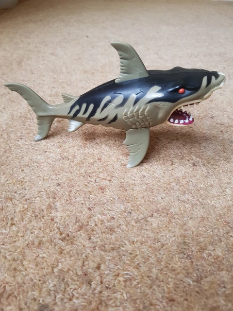 TOYS R US Great White Shark Chomping Jaws Action Chap Mei 8" Action