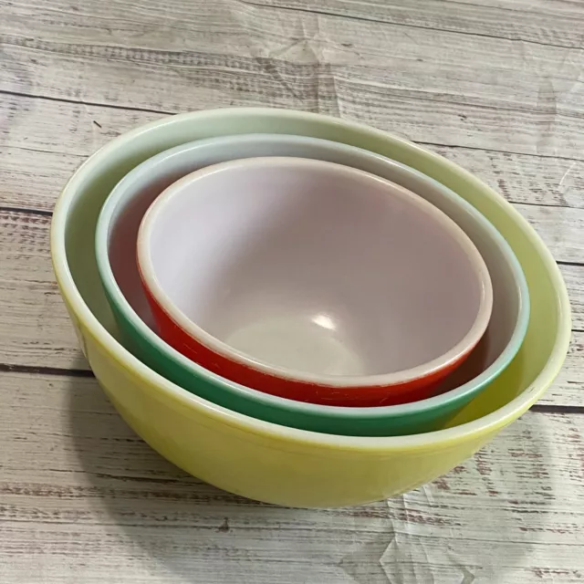 Vintage PYREX Nesting Mixing Bowls Primary Colors Yellow Green Red Set of 3