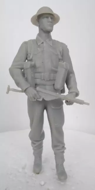 #17-120mm-1/16-3D-SOLID RESIN-WW2 BRITISH SOLDIER WALKING WITH HIS STEN GUN