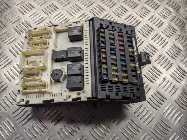 B518 Renault Fusible Boite Relais Unité Module 7703297183H