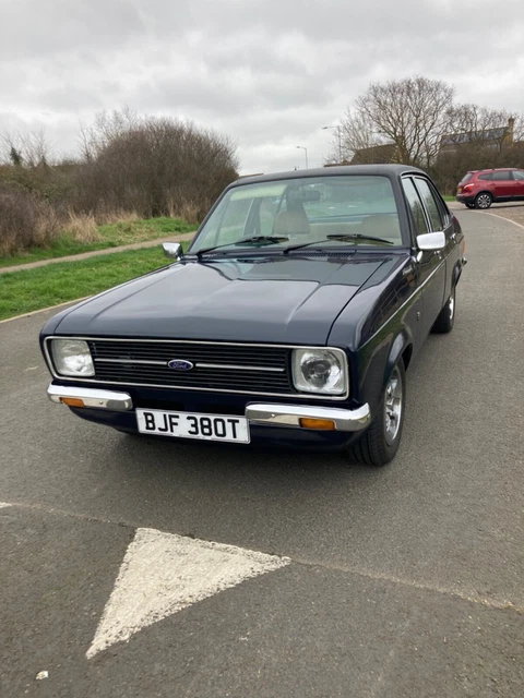 Ford Escort Mk2 1.6 Ghia 1975 (62-GR-46) | An old Escort wit