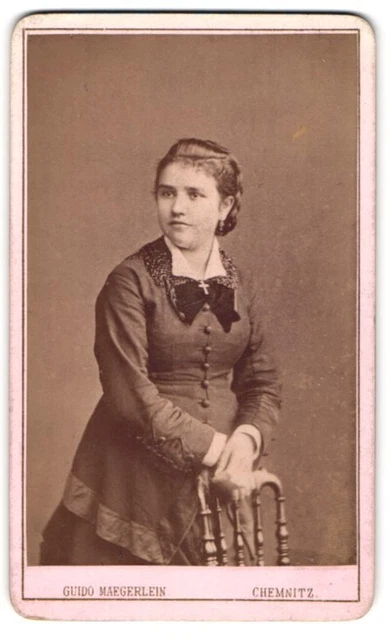 Photography Guido Maegerlein, Chemnitz, young lady in dress with cross chain