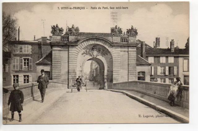 VITRY LE FRANCOIS - Marne - CPA 51 - la porte du pont vue N° 8