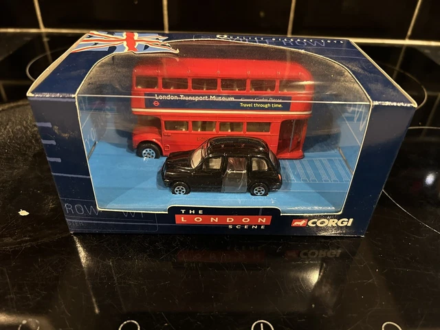 Corgi Connoisseur Collection 25901 - AEC Routemaster - James Bond Bus