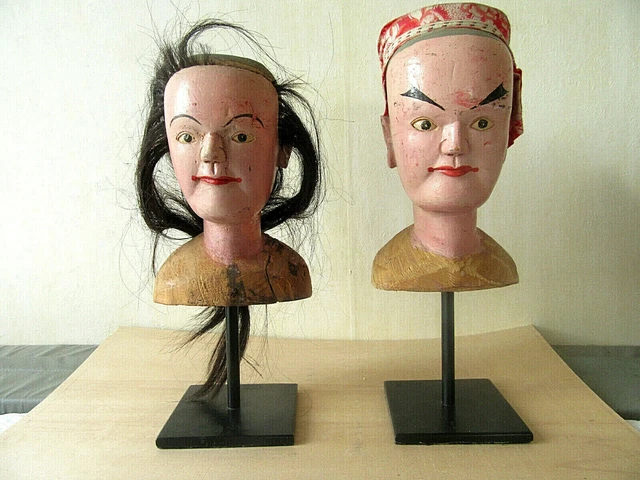 Paire de bustes personnages de théatre japonais en bois peint ancien sur socle
