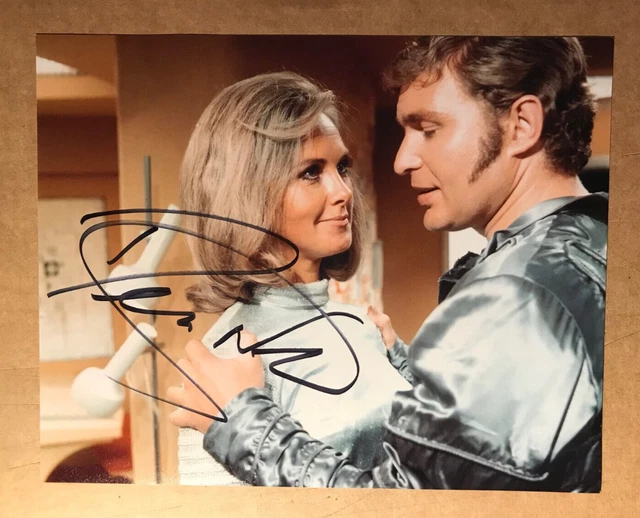 UFO.  DERREN NESBITT  Genuine Authentic Signed 10x8 PHOTO UACC COA