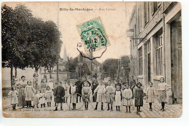 RILLY LA MONTAGNE - Marne - CPA 51 - groupe d'enfants rue Carnot
