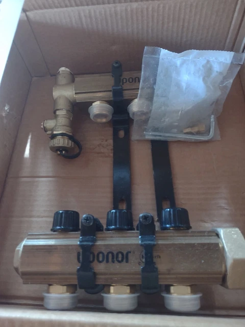 TruFLOW Jr. Manifold with Balancing Valves  and Valveless, 3-loop Part# A2660300