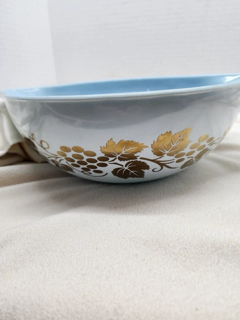 Vintage Delphite Blue Gold Grapevine Pyrex Chip Dip Set 444 & 441 Vintage Delphite Blue Gold Grapevine Pyrex Chip Dip Set 444 & 441