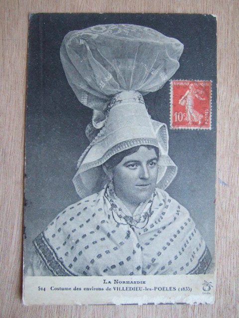 Cpa La Normandie (14 Calvados) Costume Around Villedieu Les Poeles Headdress