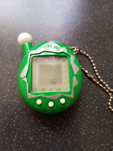 Tamagotchi Connection V4 - Japanese version - Bandai 2005  - christmas green