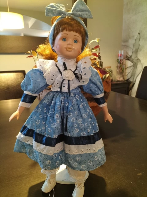 ANCIENNE POUPEE Porcelaine Bouche Fermee Collection Jouet Doll EUR 1