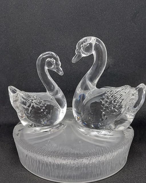 RCR Royal Crystal Rock Italian Crystal Glass Swan & Cygnet Ornament Figurine