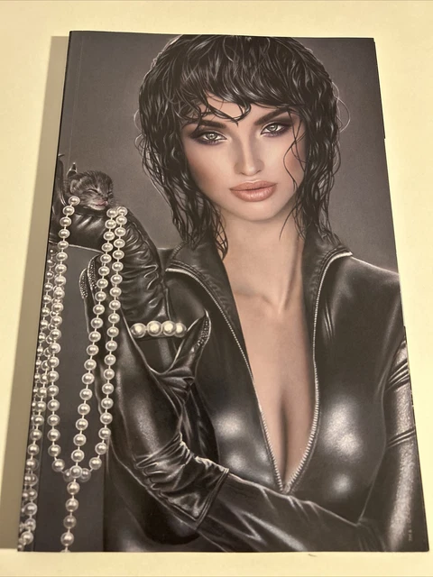 CATWOMAN 80 th ANNIVERSARY 100 PAGE SUPER SPECTACULAR NATALI SANDERS VIRGIN 1