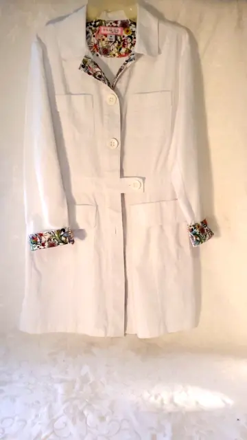 Koi by Kathy Peterson Lab Coat Sz Medium  White Jacket Button Front long Sleeve