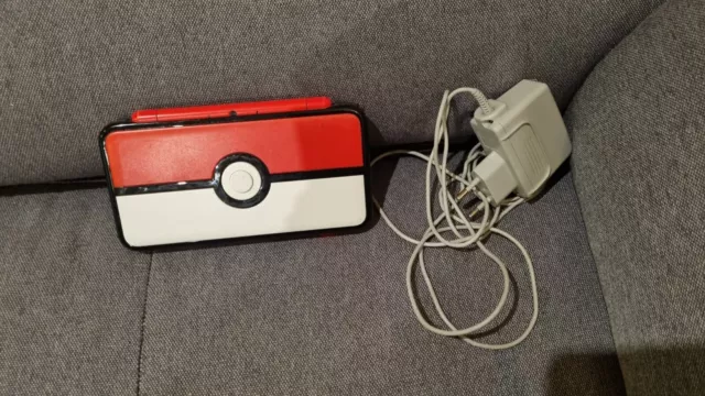 Console nintendo New 2ds Xl Edition Pokemon Pokeball Écran Supérieur Noir