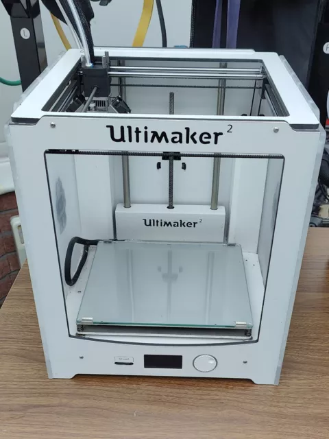 Ultimaker 2 3D Printer + PLA Filament (Black & White)