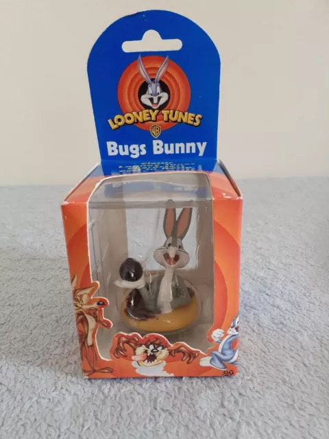 1996 Warner bros LOONEY TUNES Cast in resin Bugs Bunny figure Boxed