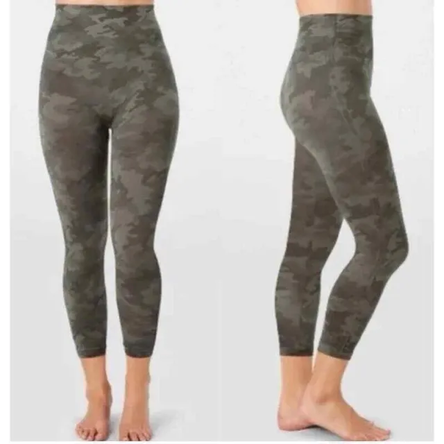Spanx Look At Me Now Crop Seamless Leggings Sage Camo Size Small NWT