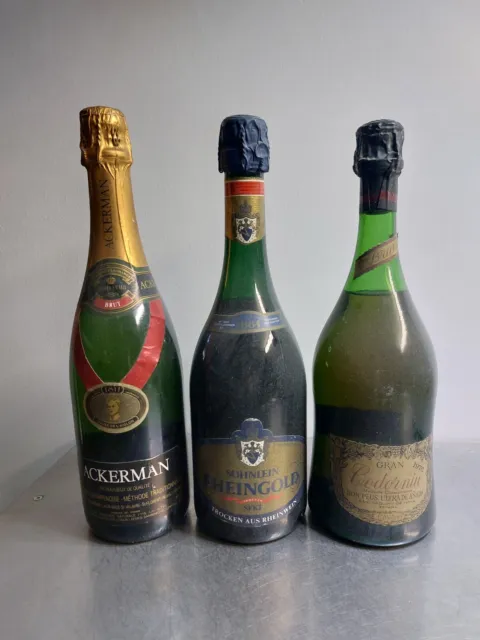 Tre Bottiglie Di Champagne