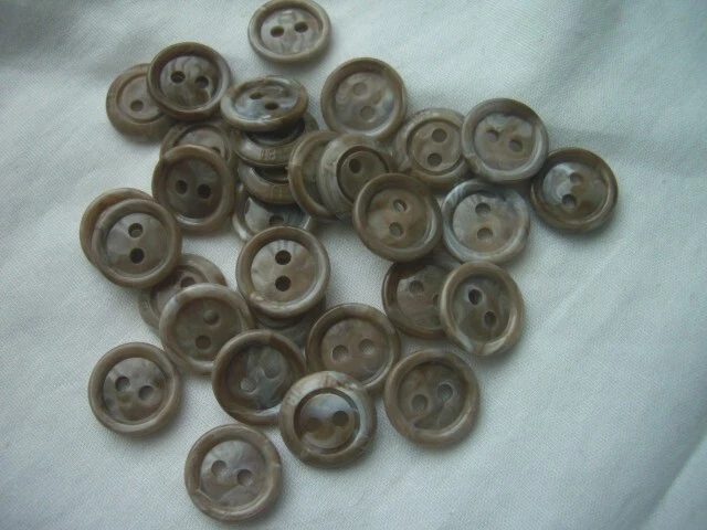 BEIGE/GRAU SCHILDKRÖTENSCHALE EFFEKT KLEIN 2 LOCHKNÖPFE x 30 KOSTENLOSER VERSAND