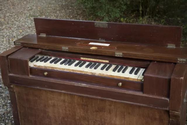 Harmonium Alexandre et Fils 1855 clavier instrument musique église messe chant