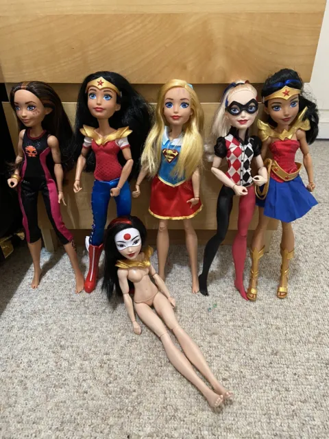 Pacchetto di 6 Bambole Barbie DC Supereroi Ragazze Harley Quinn Wonder Woman Supergirl