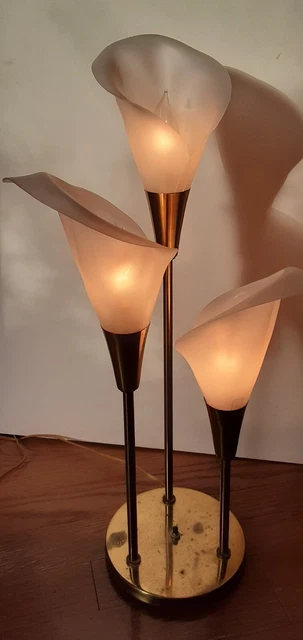 Art Deco Lamp, Striking Design, Classic Lighting From Early 20Th Century.  Nice!