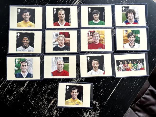 ROYAL MAIL 2013 FOOTBALL HEROES STAMP POSTCARD SET - Autographed Gordon Banks