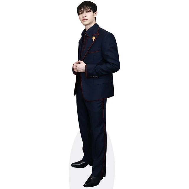 Silhouette Grandeur Nature Bang Chan (Suit) - Découpe Carton Celebrity Cutouts