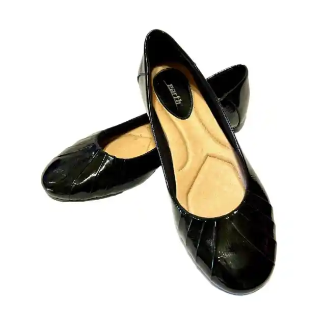 Earth Black Patent Leather Size 10 Ballet Flats Excellent Condition