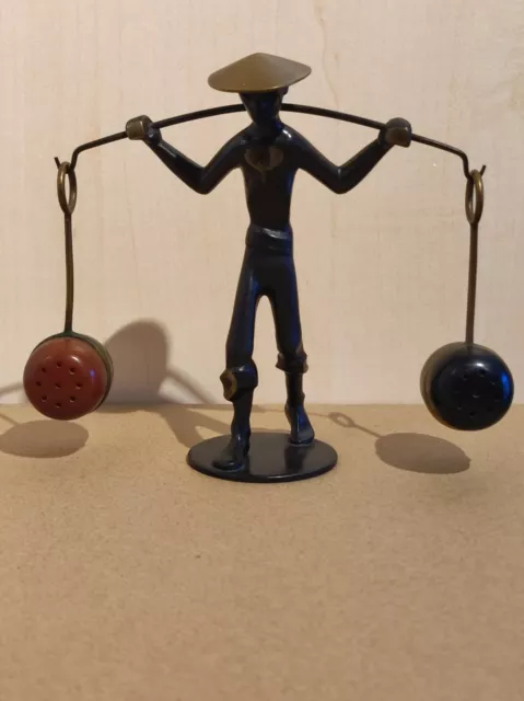 ROHAC Austria RR Bronze Figur ° Pfeffer  + Salz Bakelit Behälter unbeschädigt