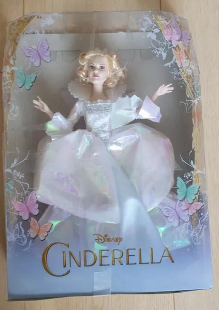Poupée Barbie doll cendrillon Disney La Bonne fée