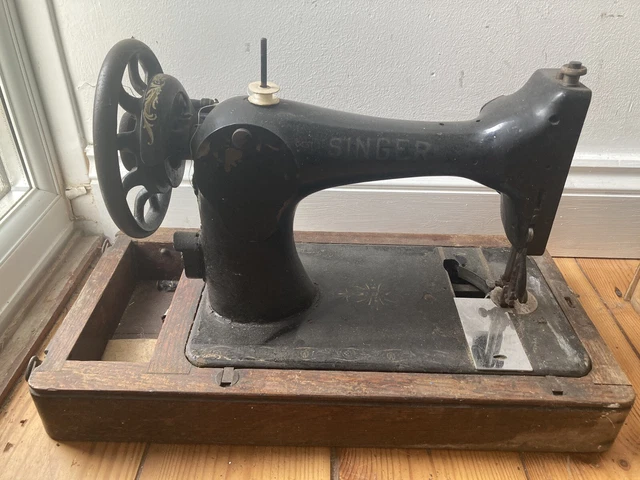 VINTAGE SINGER HAND Crank Sewing Machine with Bentwood Case $9.46